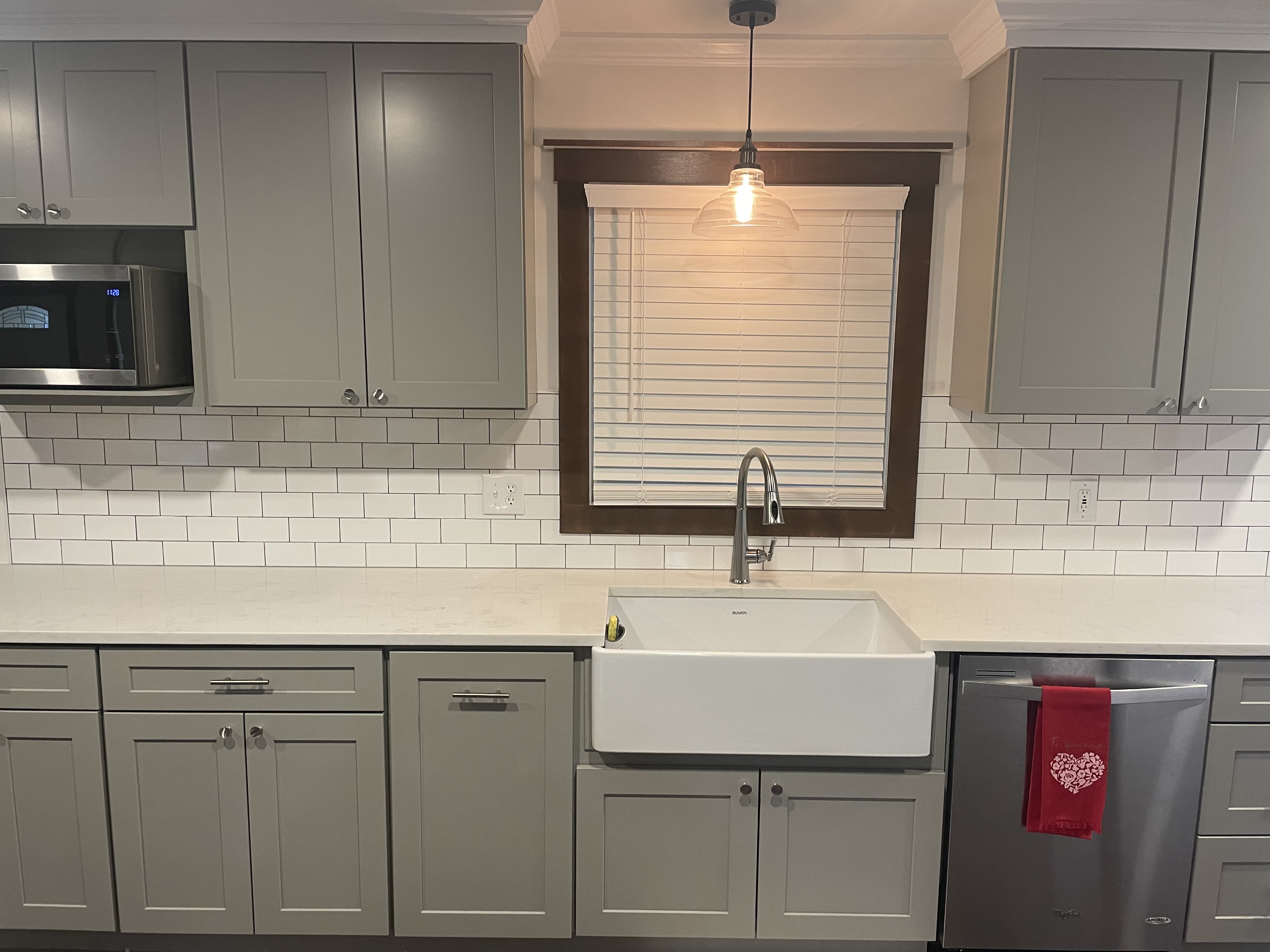 White subway tile backsplash with farmhouse sink